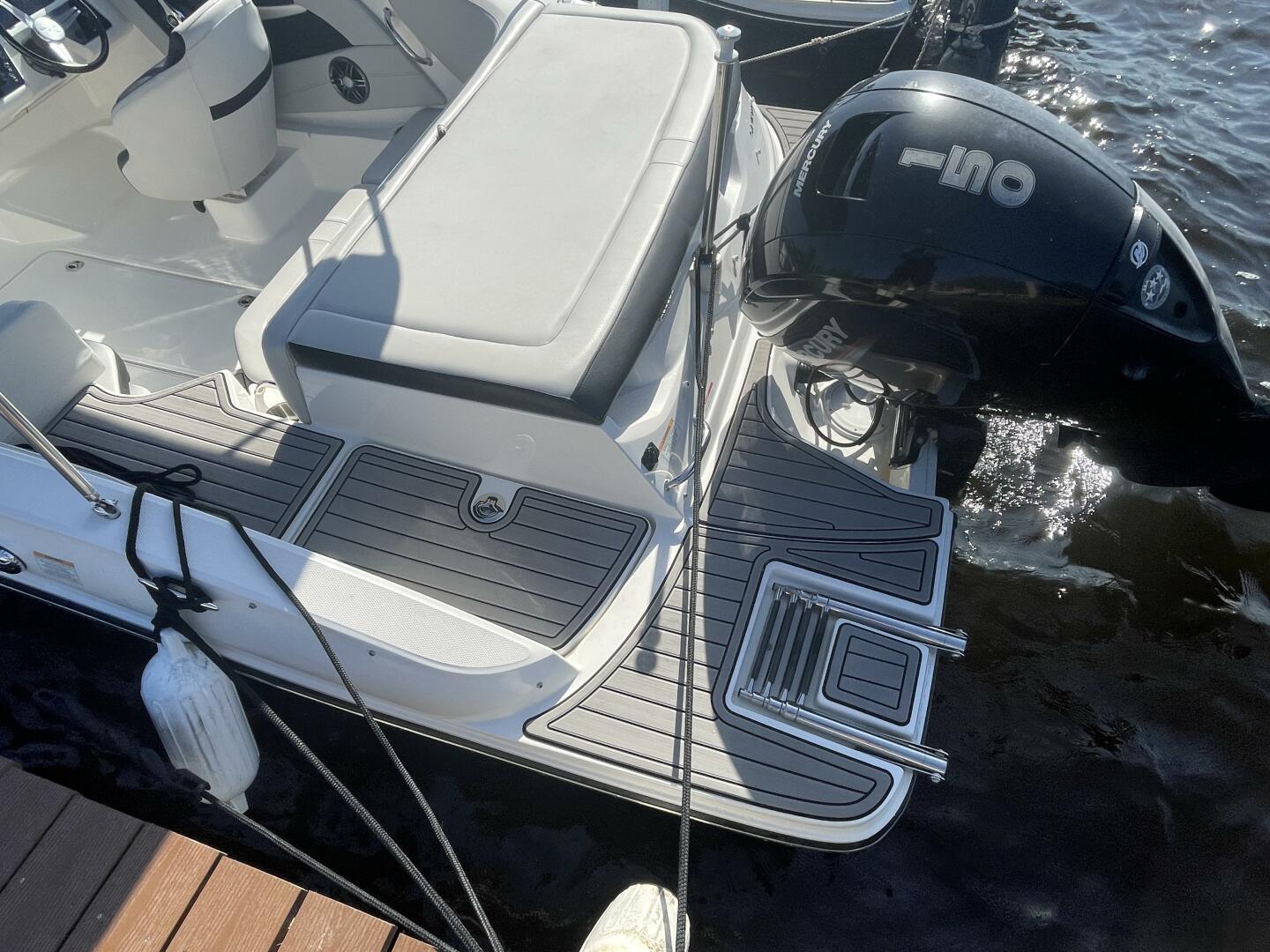 Slide: The Image of Sea Ray 19 SPX 2022 - 5264867