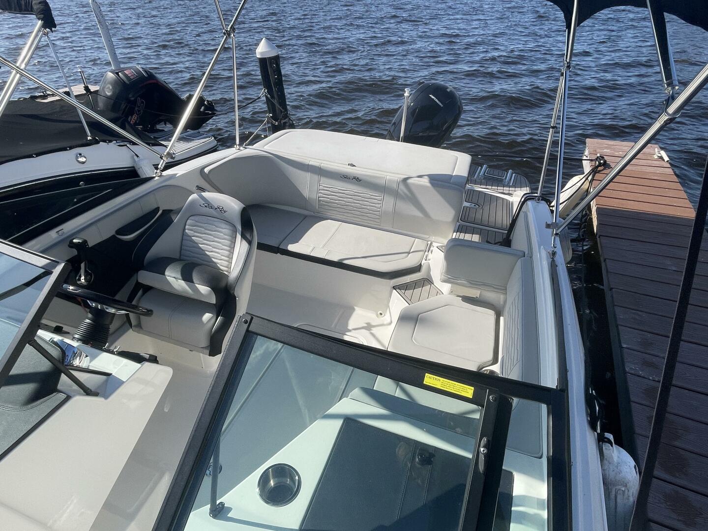 Slide: The Image of Sea Ray 19 SPX 2022 - 5264869