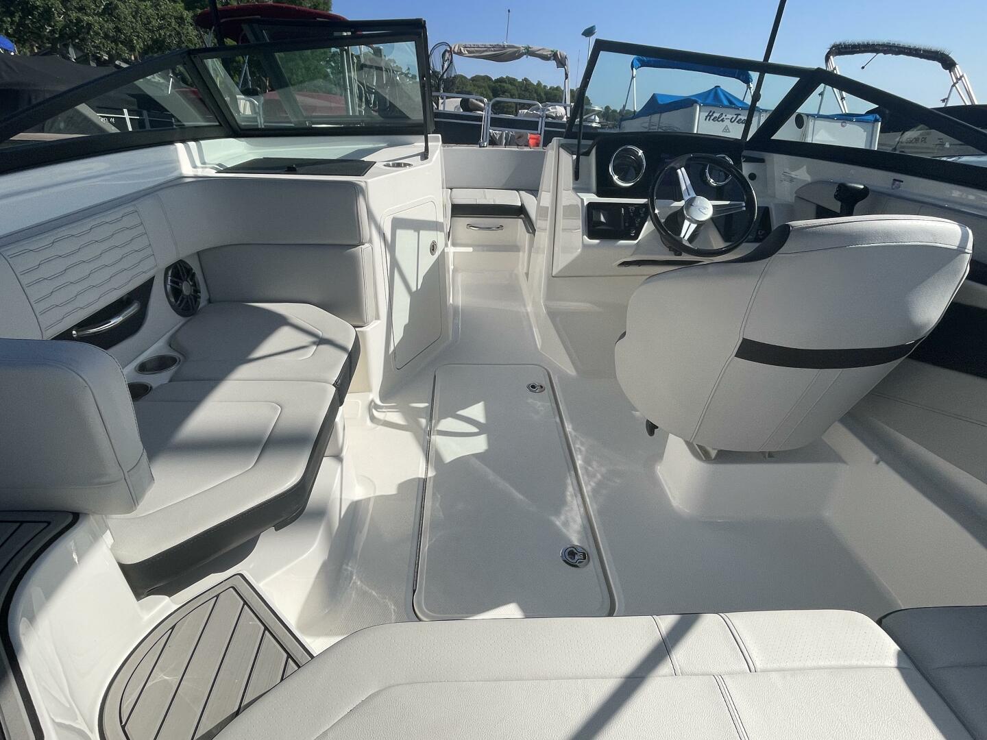 Slide: The Image of Sea Ray 19 SPX 2022 - 5264871