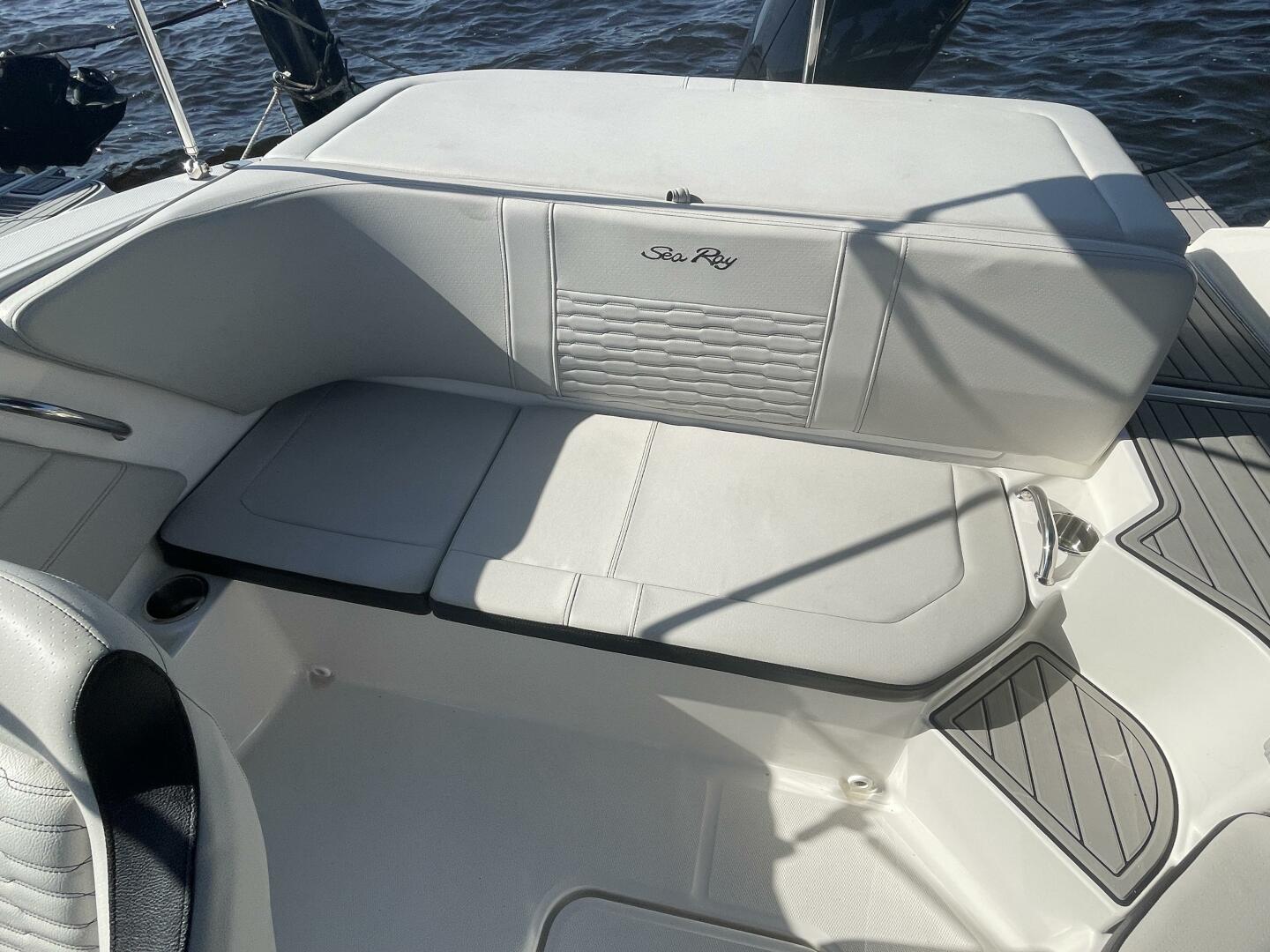 Slide: The Image of Sea Ray 19 SPX 2022 - 5264872