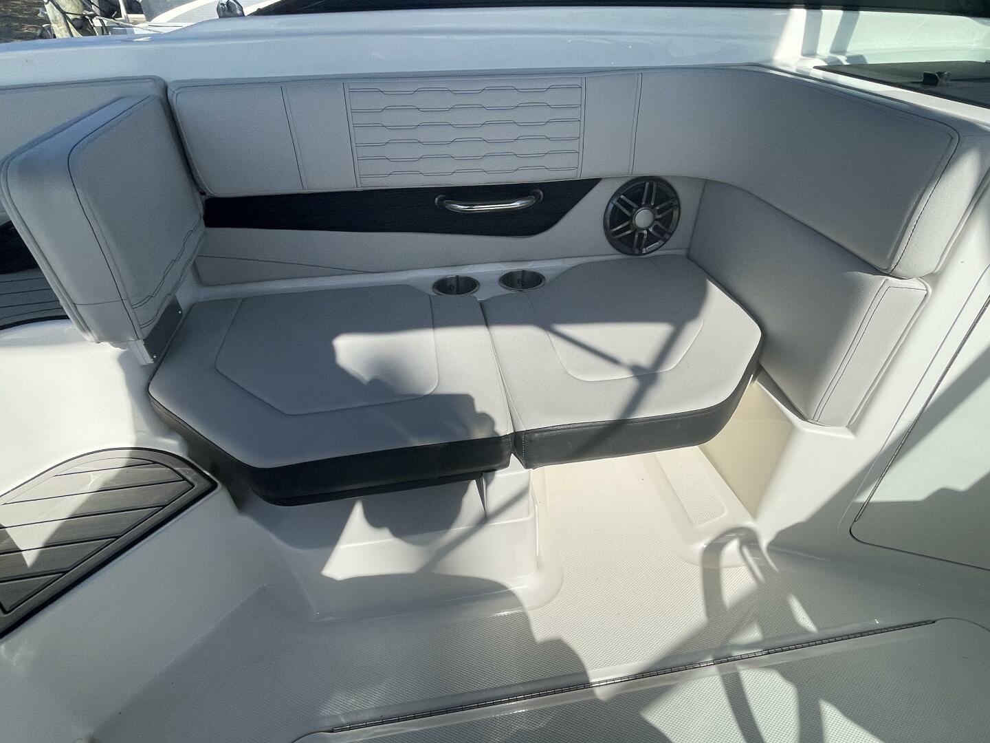 Slide: The Image of Sea Ray 19 SPX 2022 - 5264874