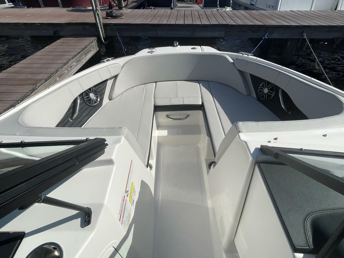 Slide: The Image of Sea Ray 19 SPX 2022 - 5264877