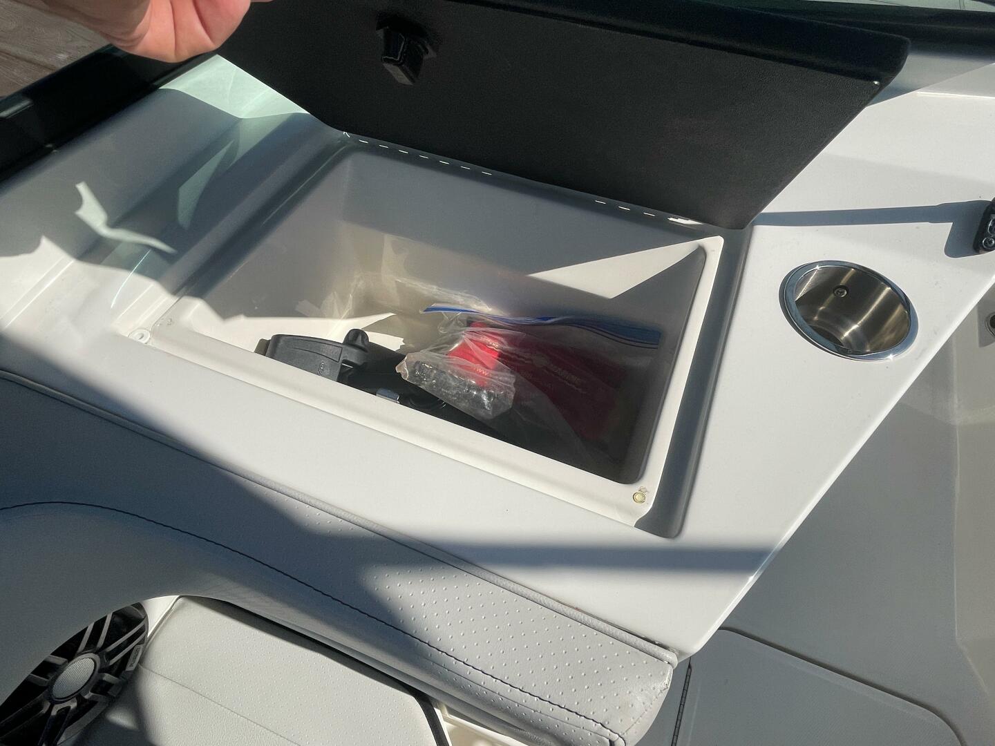 Slide: The Image of Sea Ray 19 SPX 2022 - 5264878