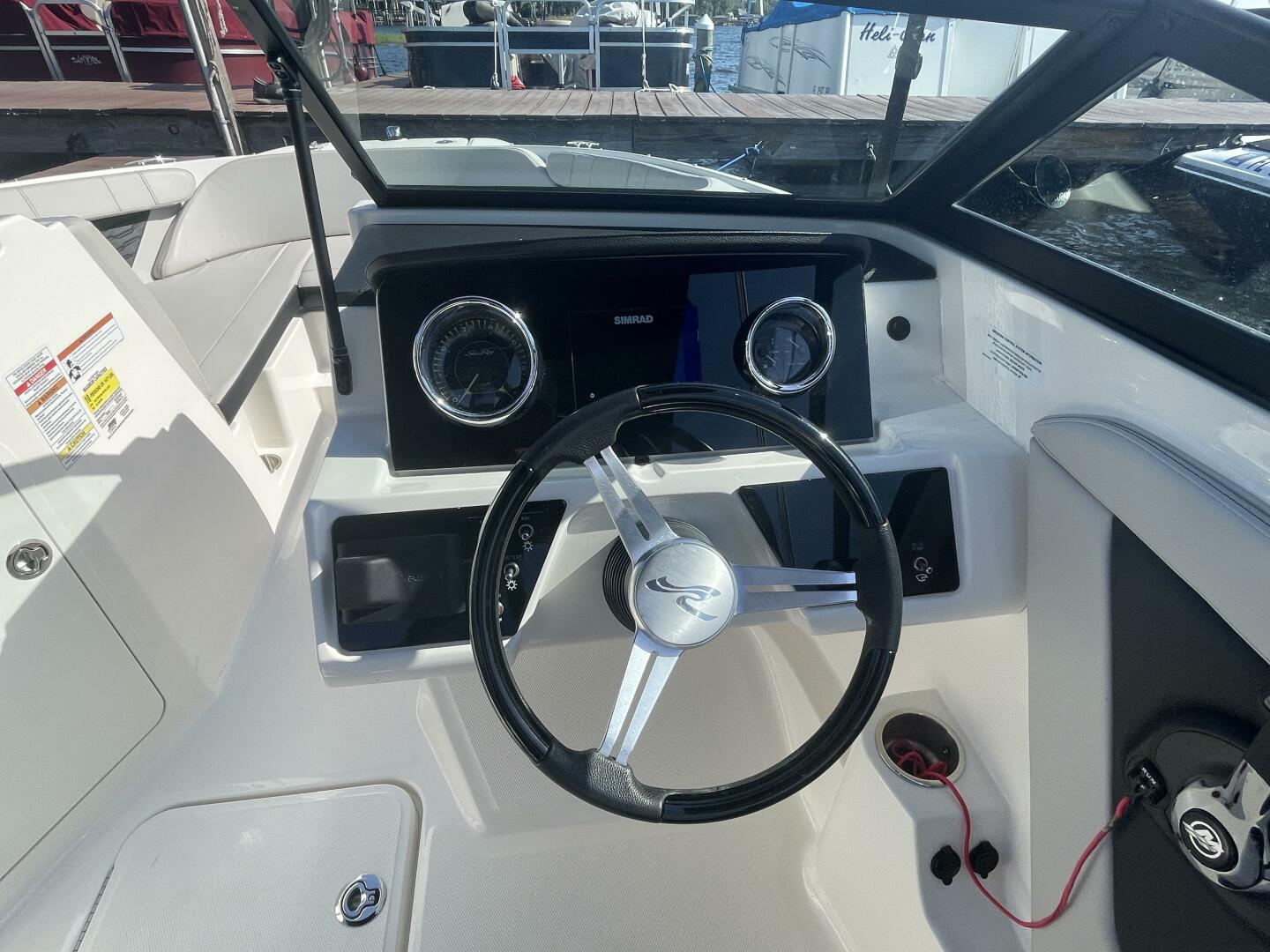 Slide: The Image of Sea Ray 19 SPX 2022 - 5264880