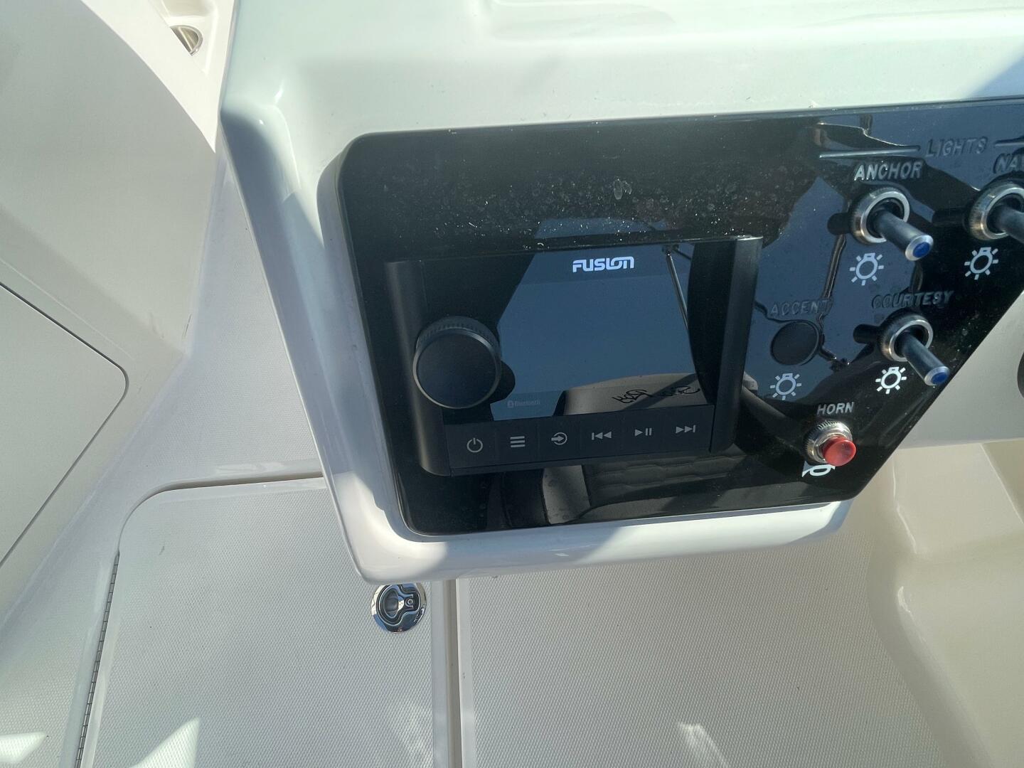 Slide: The Image of Sea Ray 19 SPX 2022 - 5264884