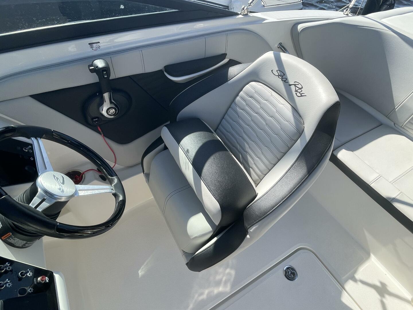 Slide: The Image of Sea Ray 19 SPX 2022 - 5264885