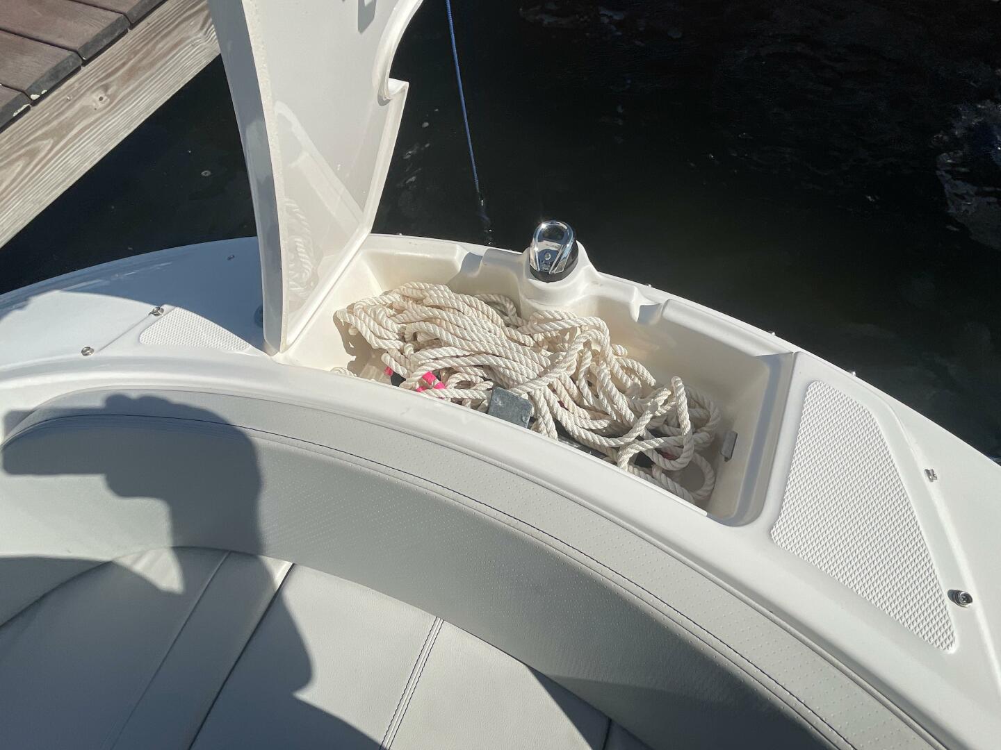 Slide: The Image of Sea Ray 19 SPX 2022 - 5264888