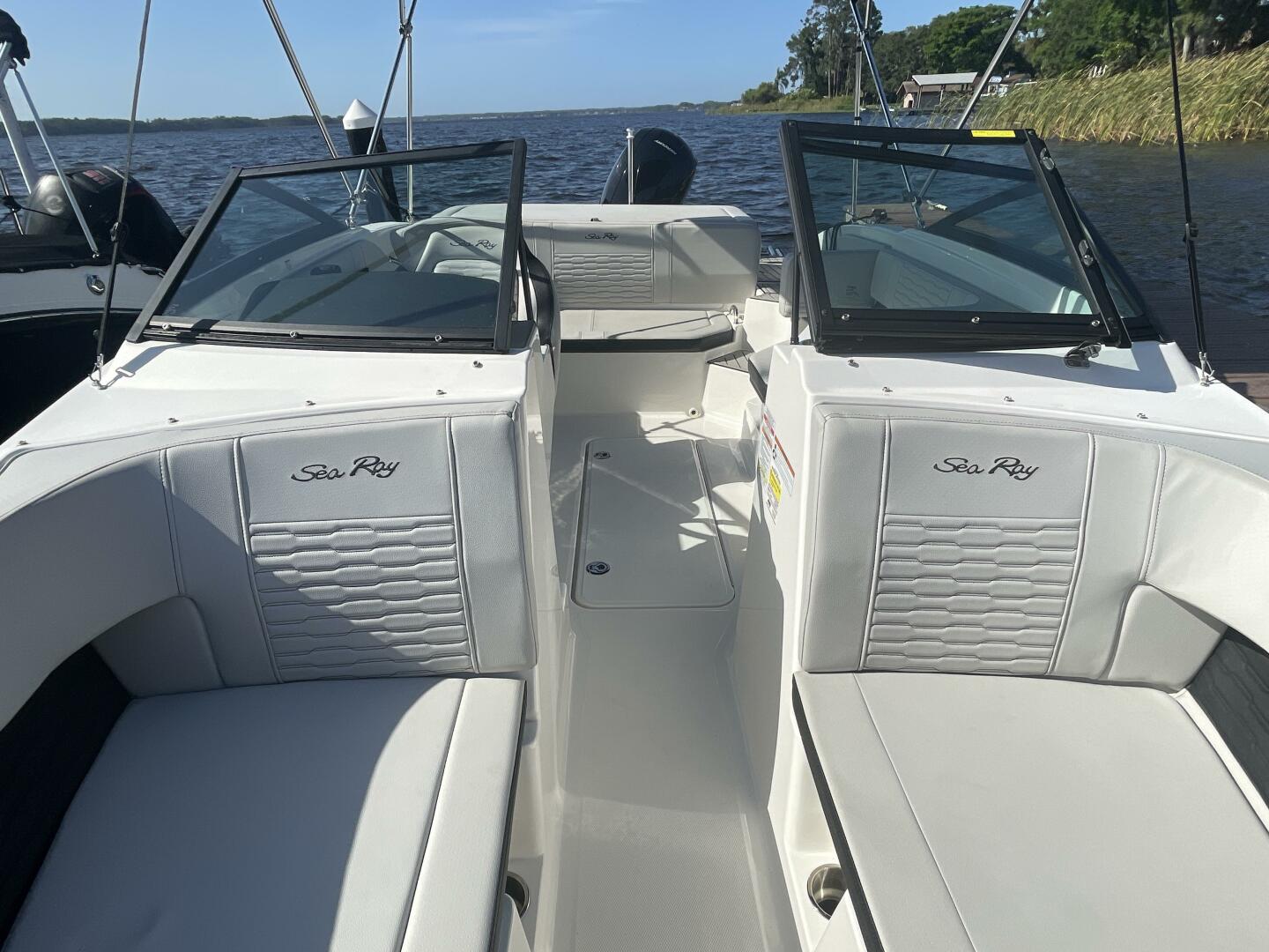 Slide: The Image of Sea Ray 19 SPX 2022 - 5264889