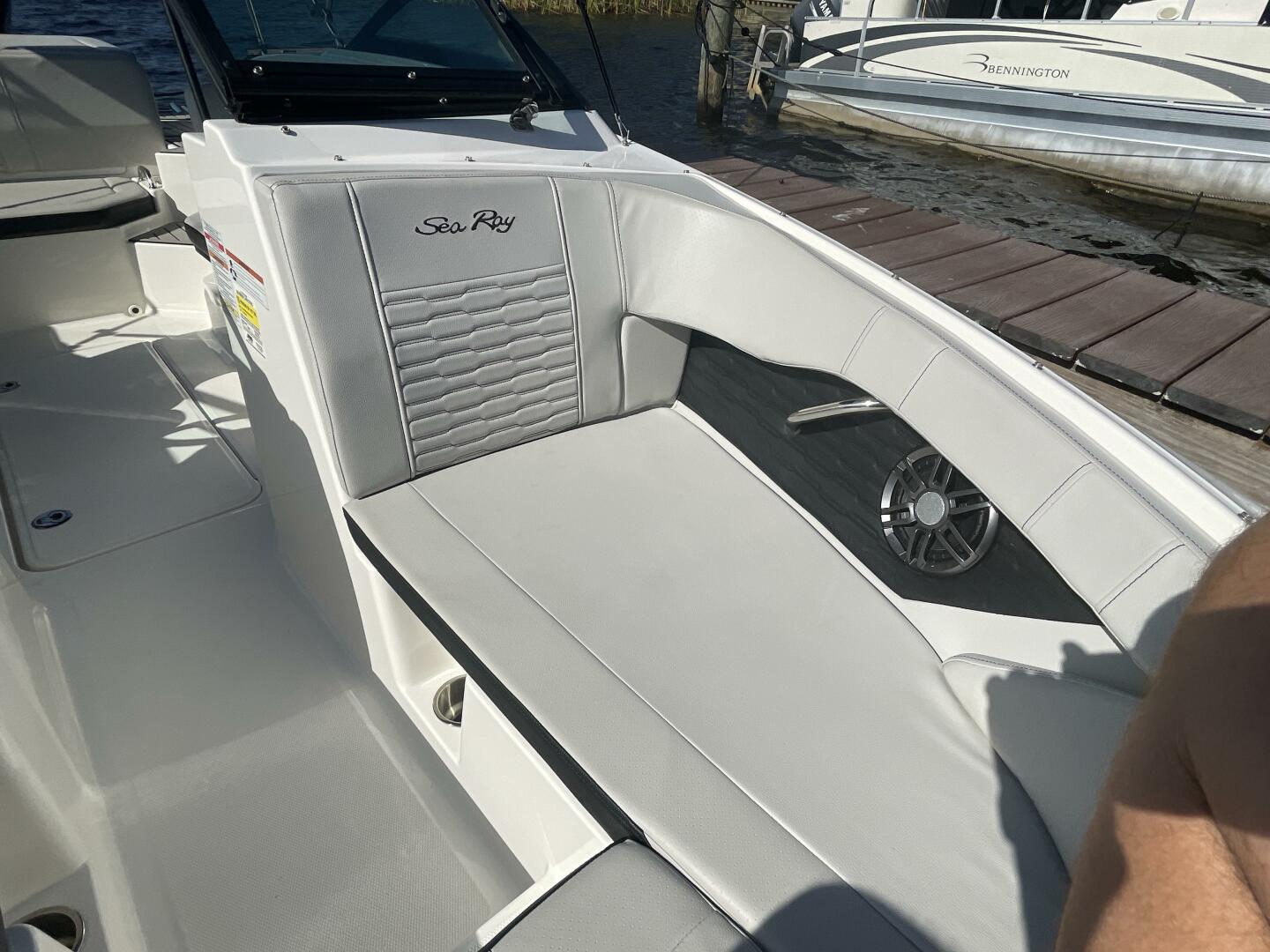 Slide: The Image of Sea Ray 19 SPX 2022 - 5264892