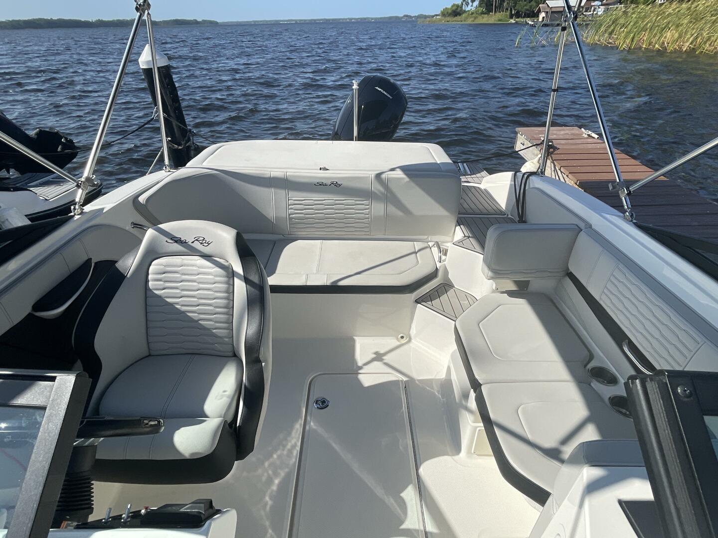 Slide: The Image of Sea Ray 19 SPX 2022 - 5264894