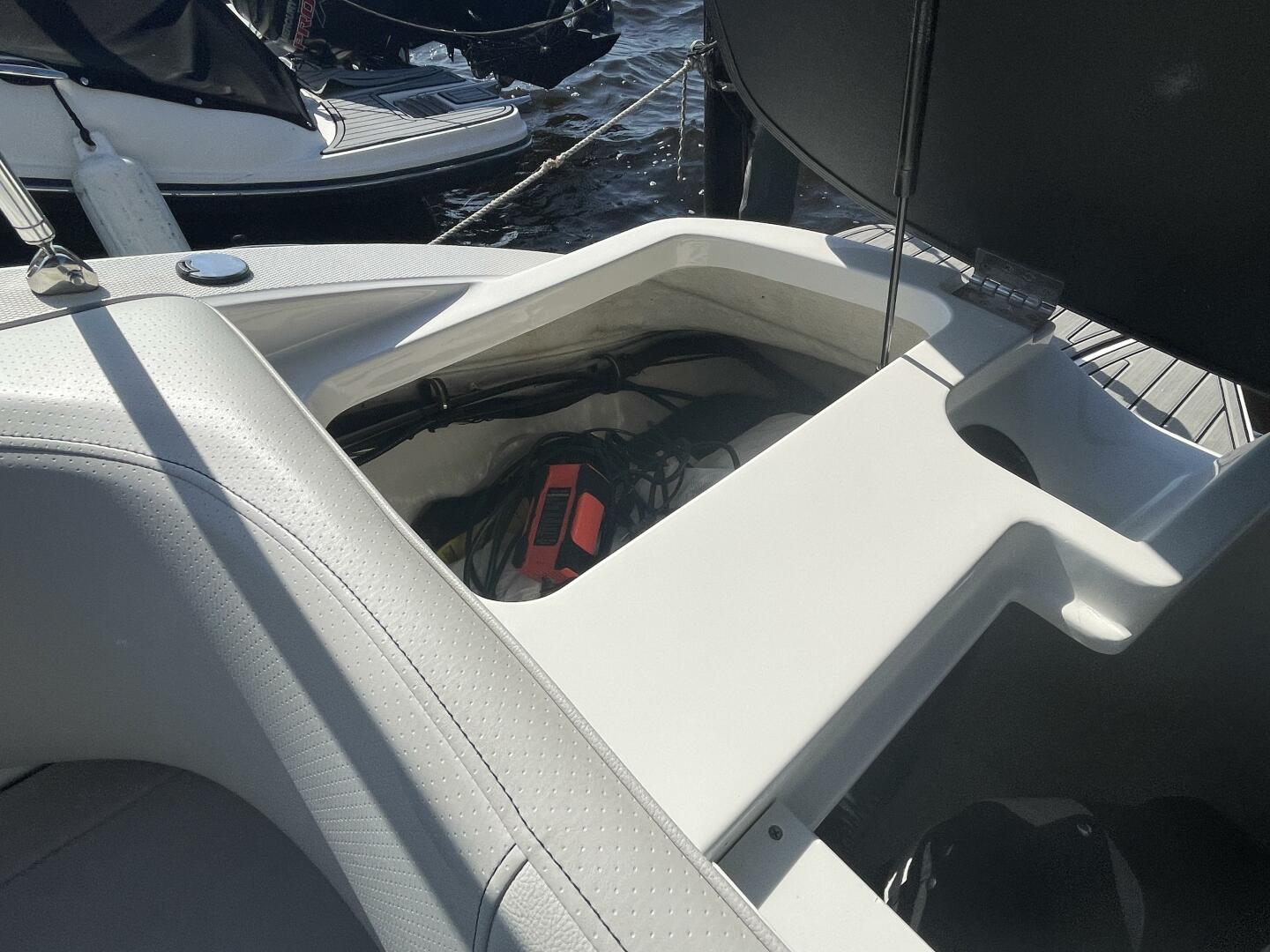 Slide: The Image of Sea Ray 19 SPX 2022 - 5264899