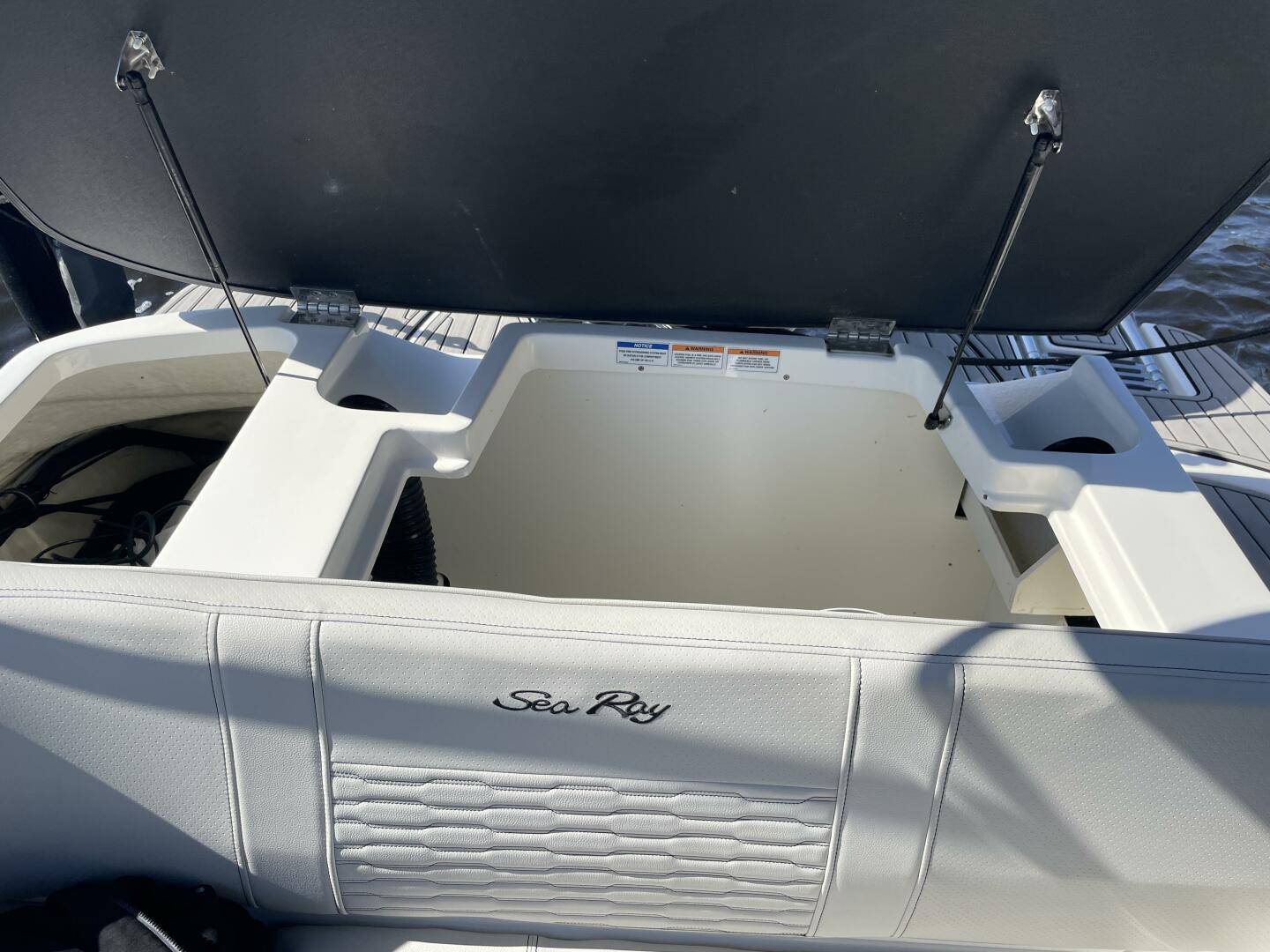 Slide: The Image of Sea Ray 19 SPX 2022 - 5264900