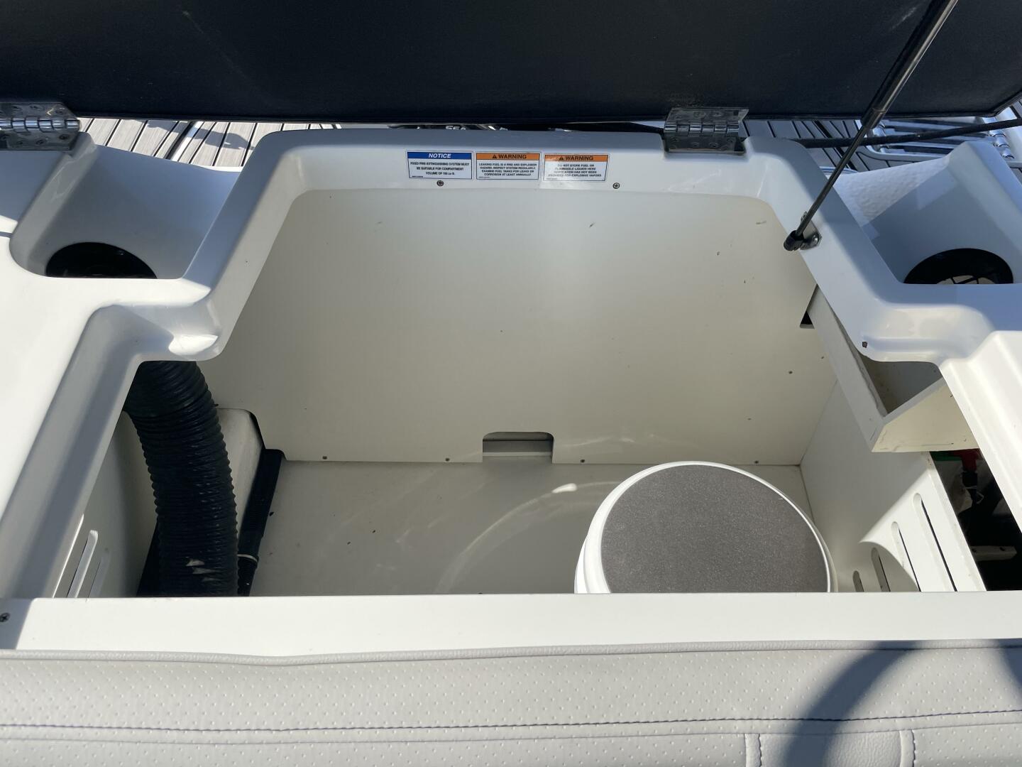 Slide: The Image of Sea Ray 19 SPX 2022 - 5264901