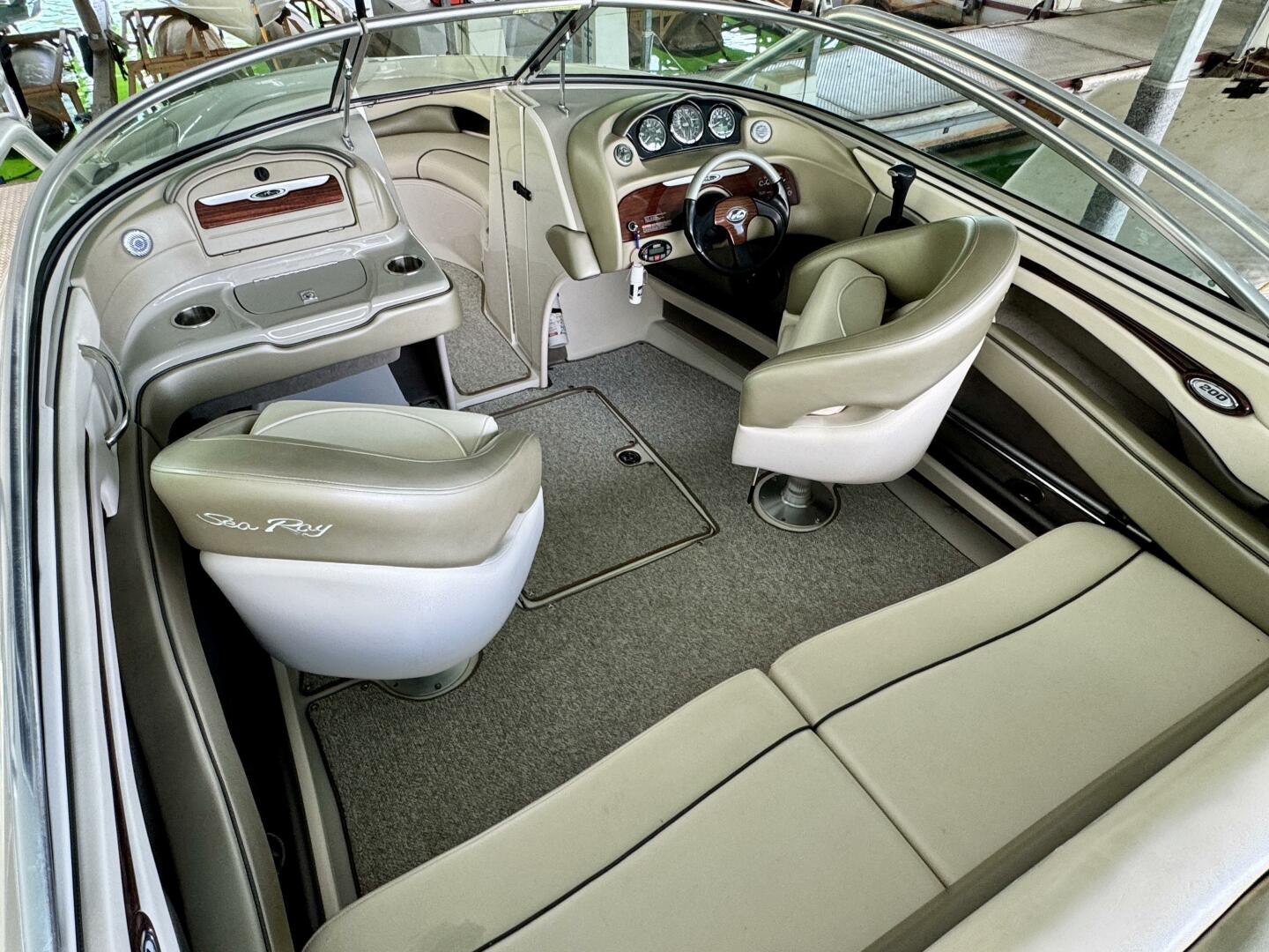 Slide: The Image of Sea Ray 200 Select with Wakeboard Tower and Trailer 2005 - 5346118