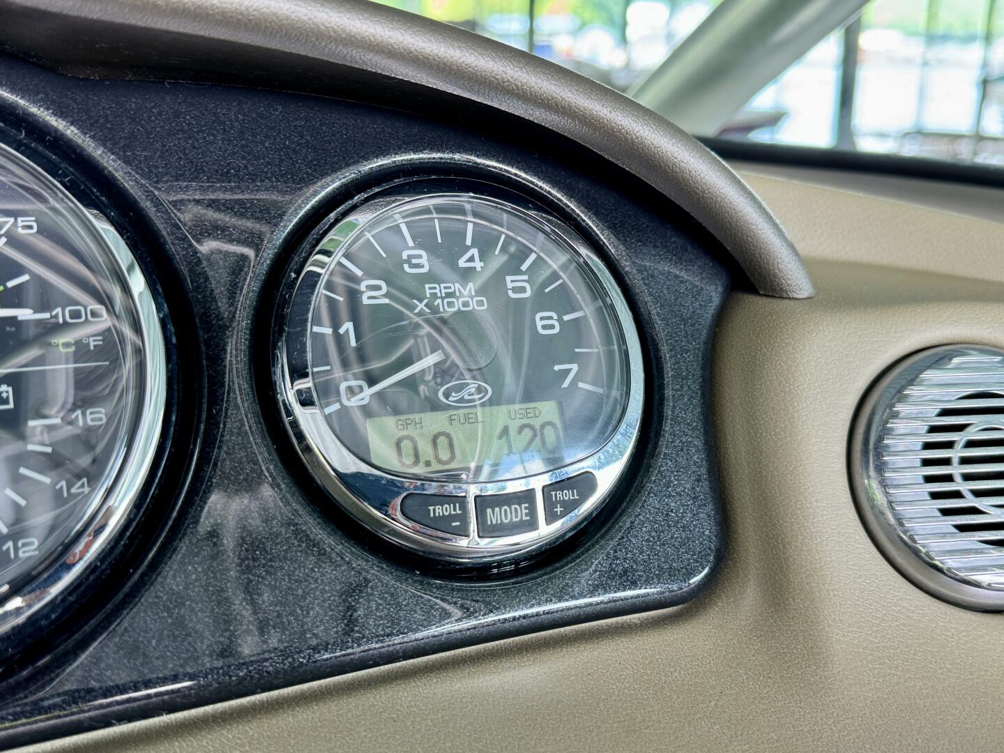 Slide: The Image of Sea Ray 200 Select with Wakeboard Tower and Trailer 2005 - 5346129