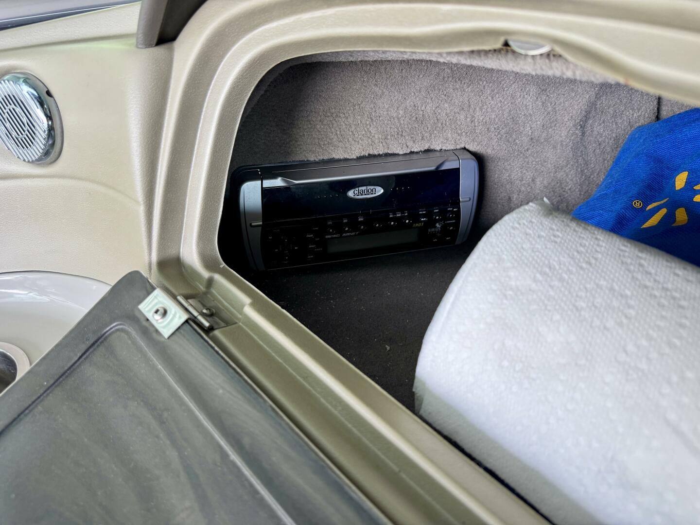 Slide: The Image of Sea Ray 200 Select with Wakeboard Tower and Trailer 2005 - 5346132