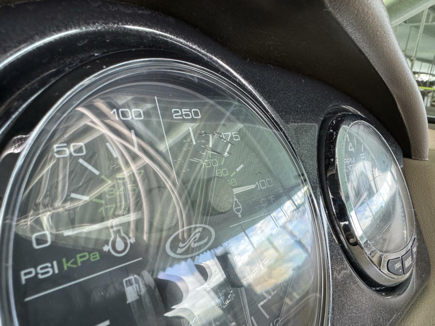 Slide: The Image of Sea Ray 200 Select with Wakeboard Tower and Trailer 2005 - 5346180