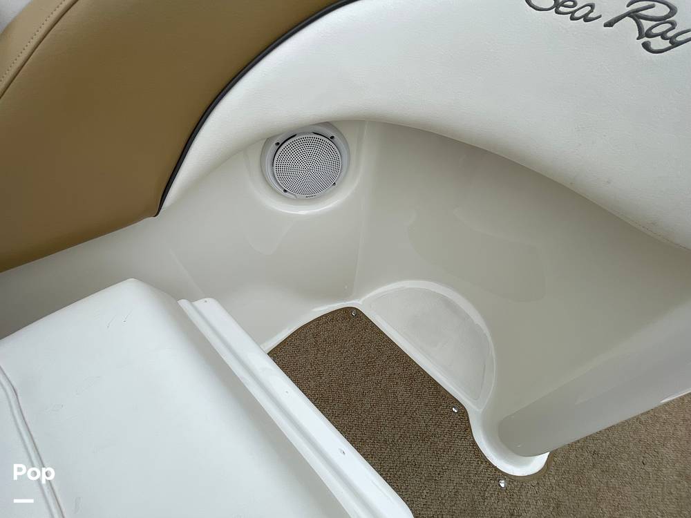 Slide: The Image of Sea Ray 200 Sundeck 2011 - 15629111