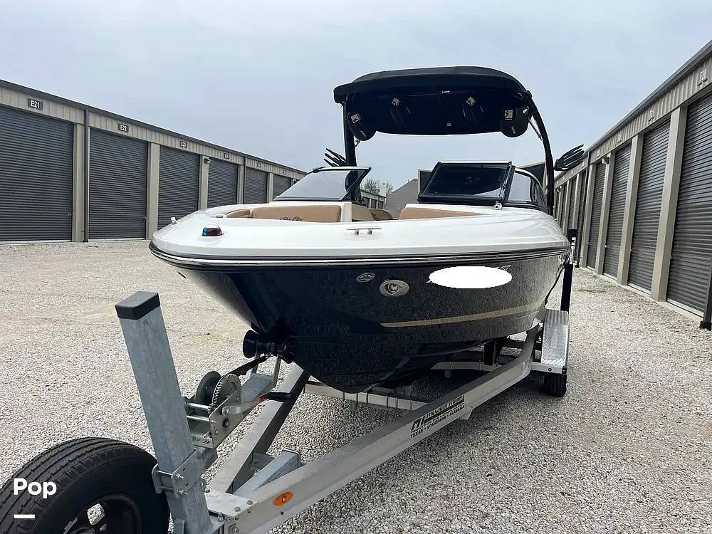 Slide: The Image of Sea Ray 210 SLX 2015 - 1