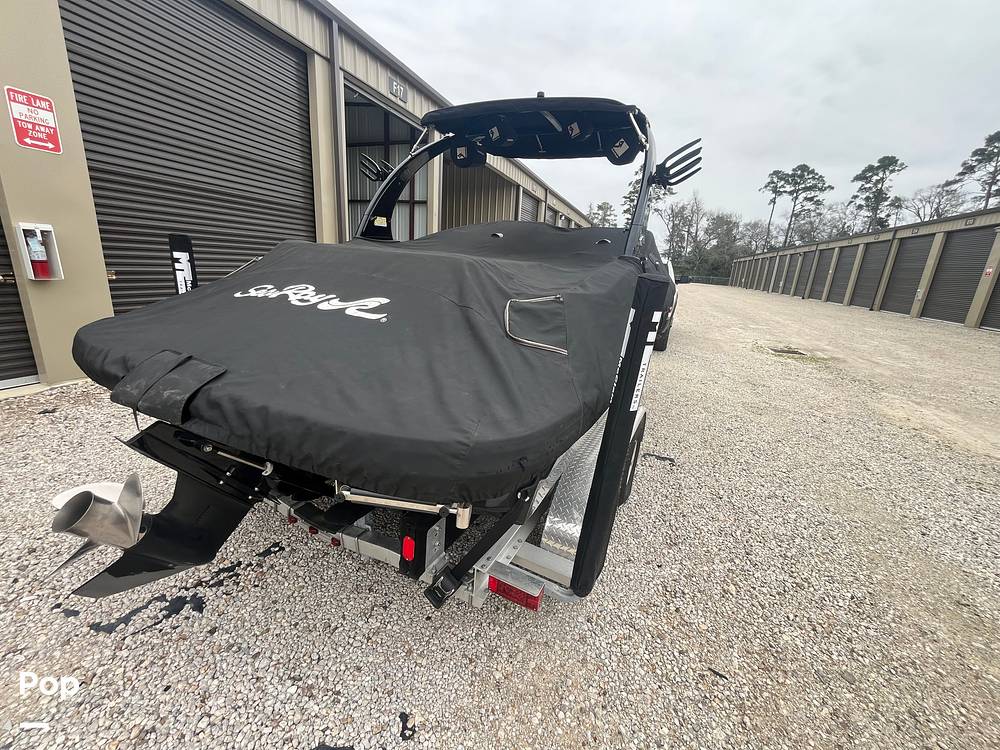 Slide: The Image of Cover - Full Boat - 10