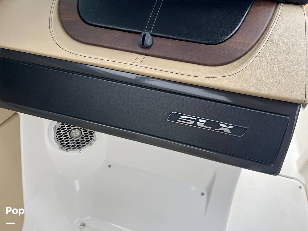 Slide: The Image of Sea Ray 210 SLX 2015 - 25