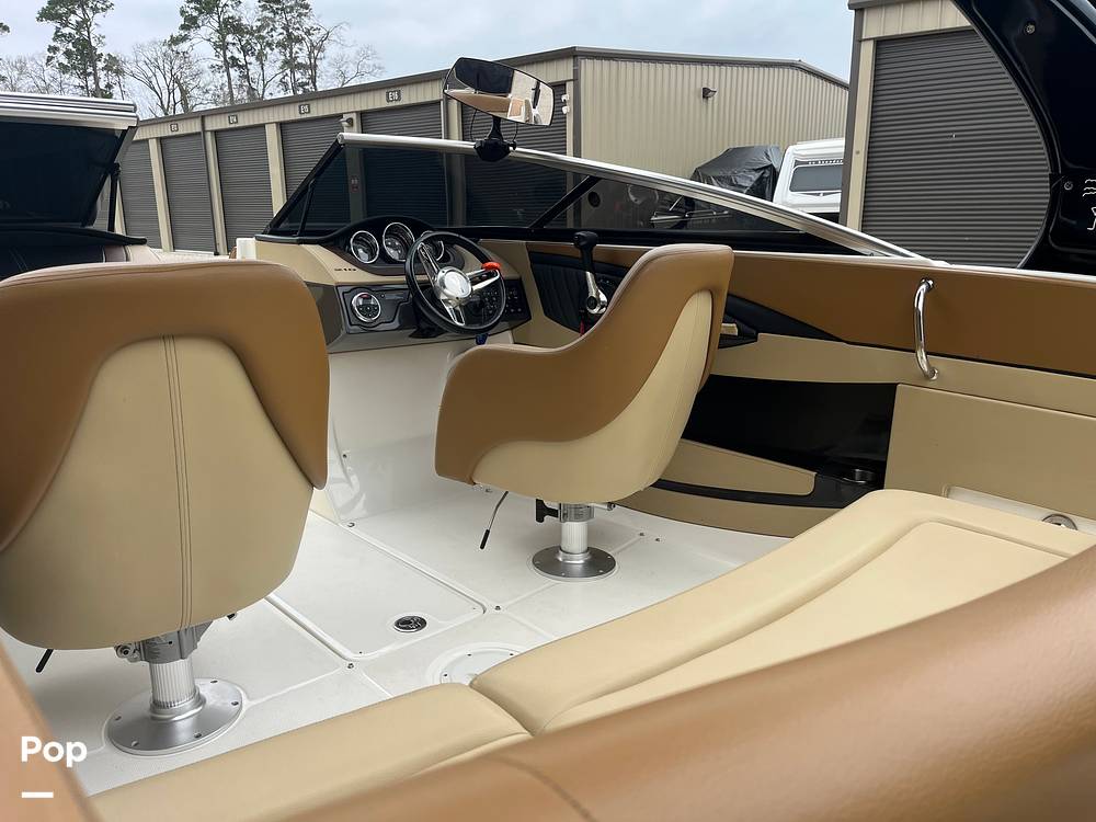 Slide: The Image of Sea Ray 210 SLX 2015 - 39