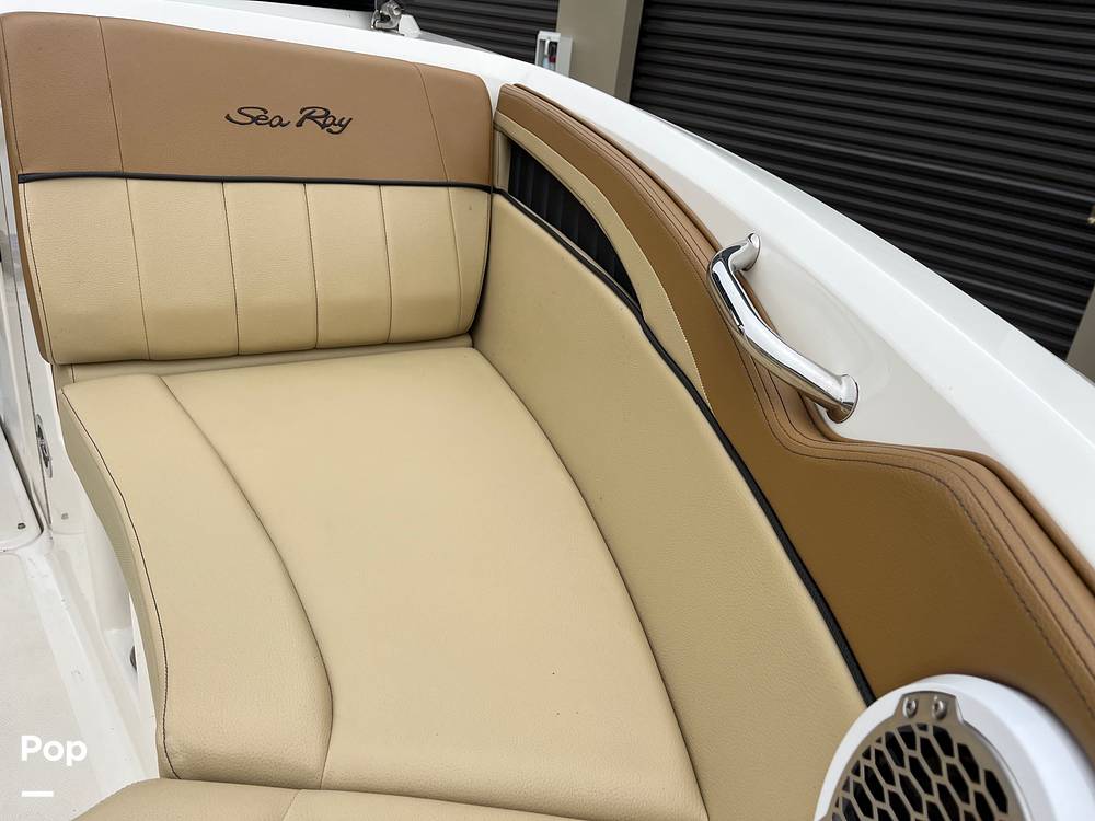 Slide: The Image of Sea Ray 210 SLX 2015 - 42