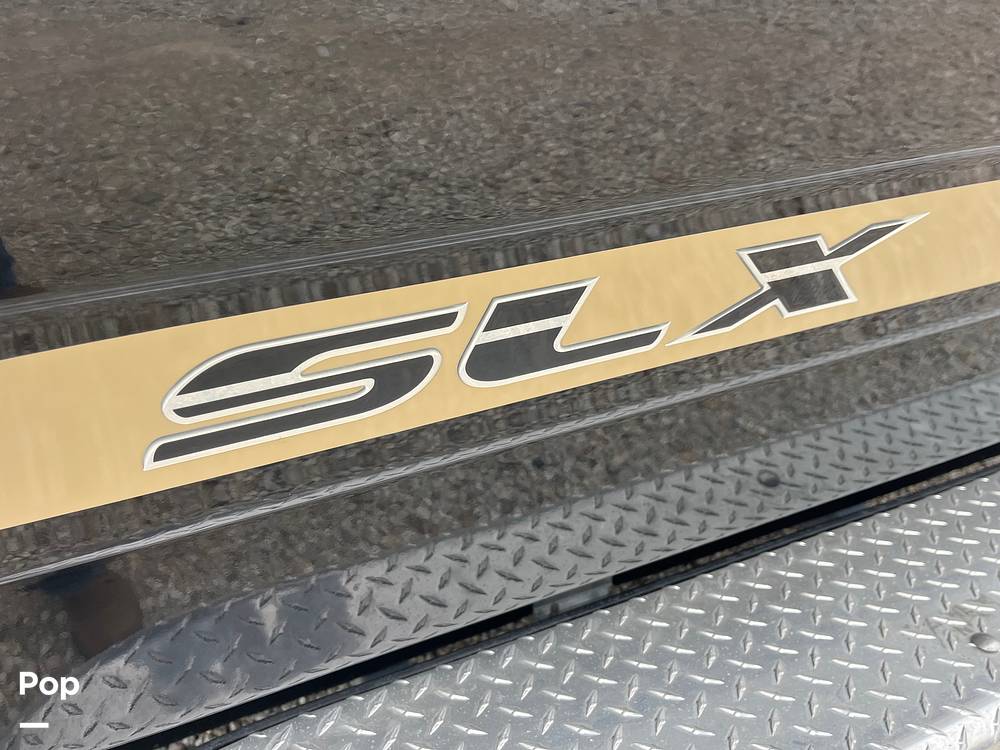 Slide: The Image of Sea Ray 210 SLX 2015 - 44