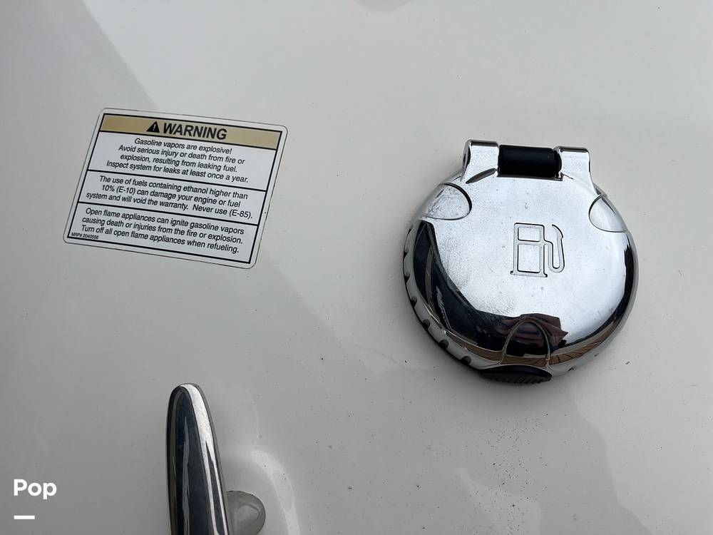 Slide: The Image of Sea Ray 210 SLX 2015 - 83