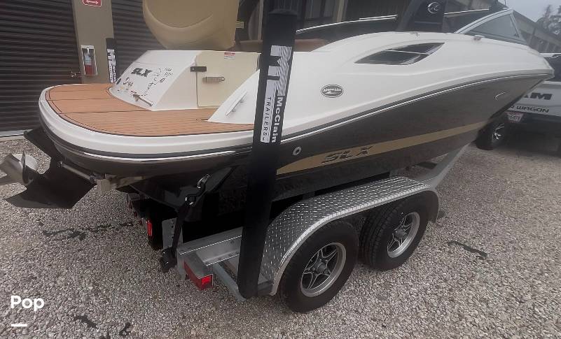 Slide: The Image of Sea Ray 210 SLX 2015 - 90