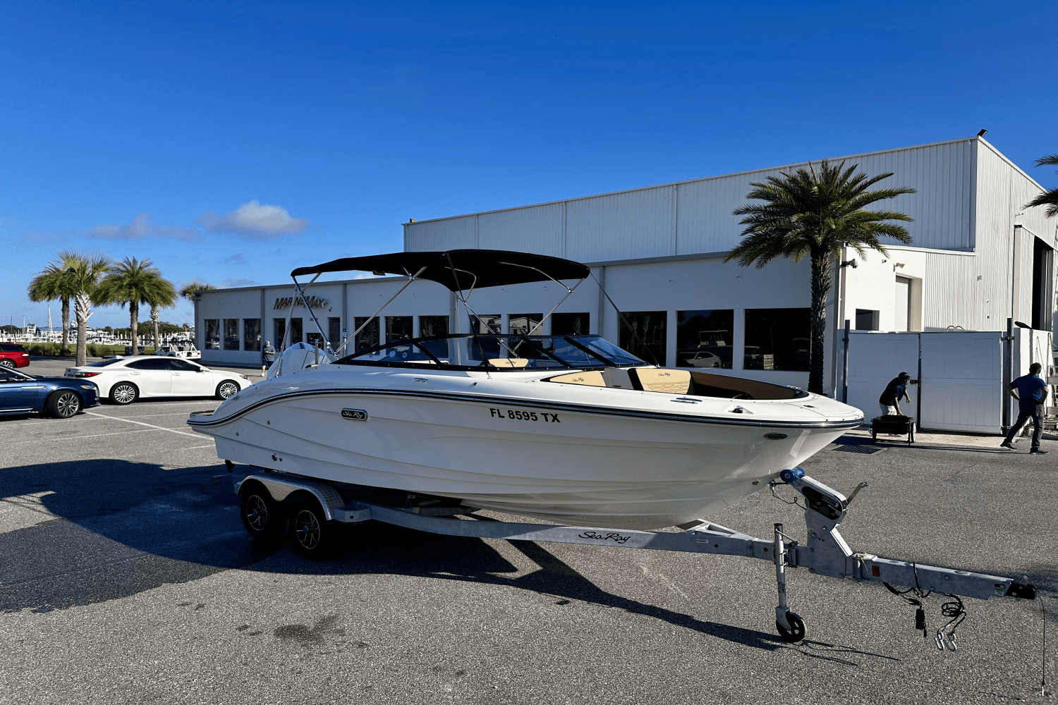 Slide: The Image of Sea Ray 210 SPX 2024 - 2