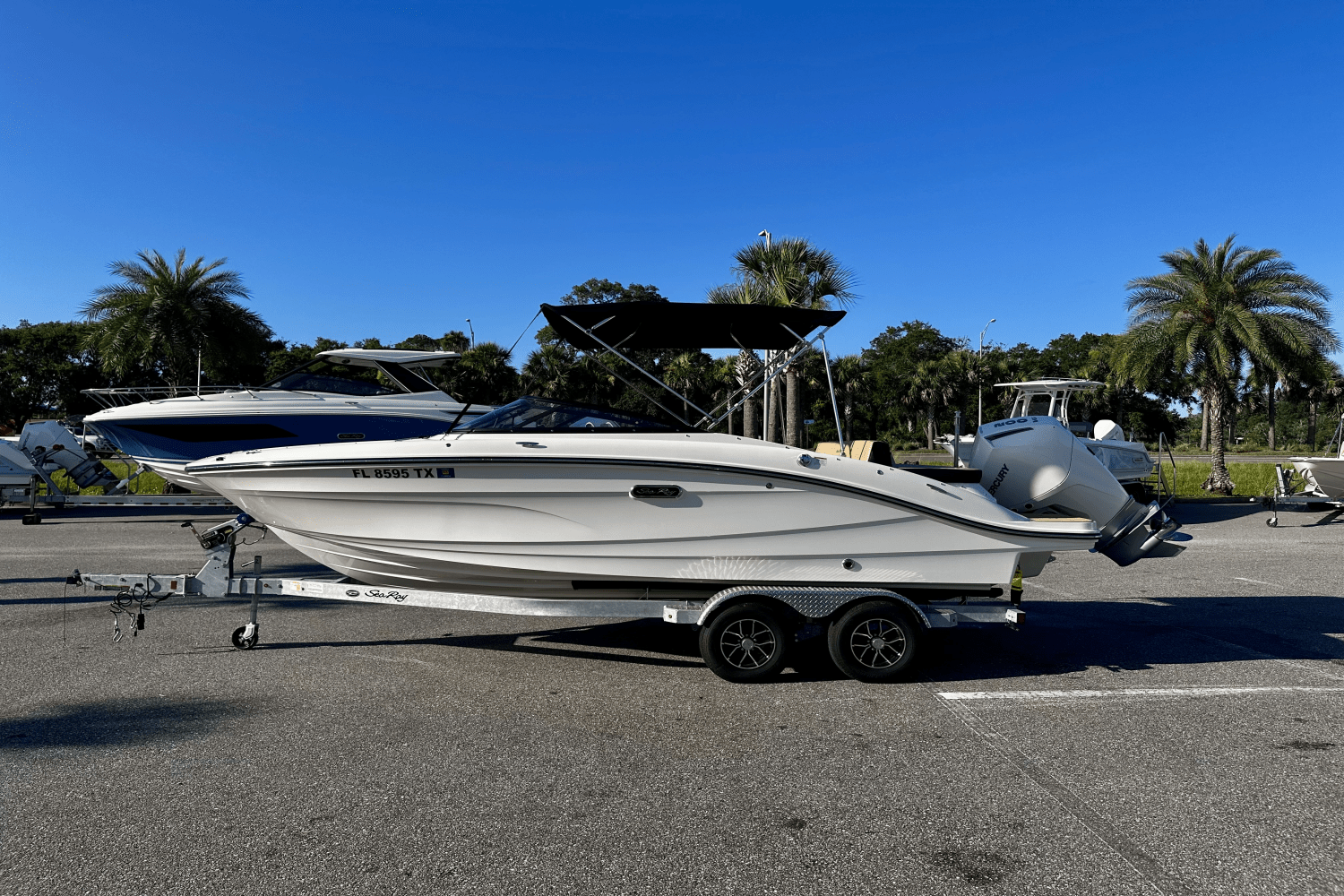 Slide: The Image of Sea Ray 210 SPX 2024 - 6