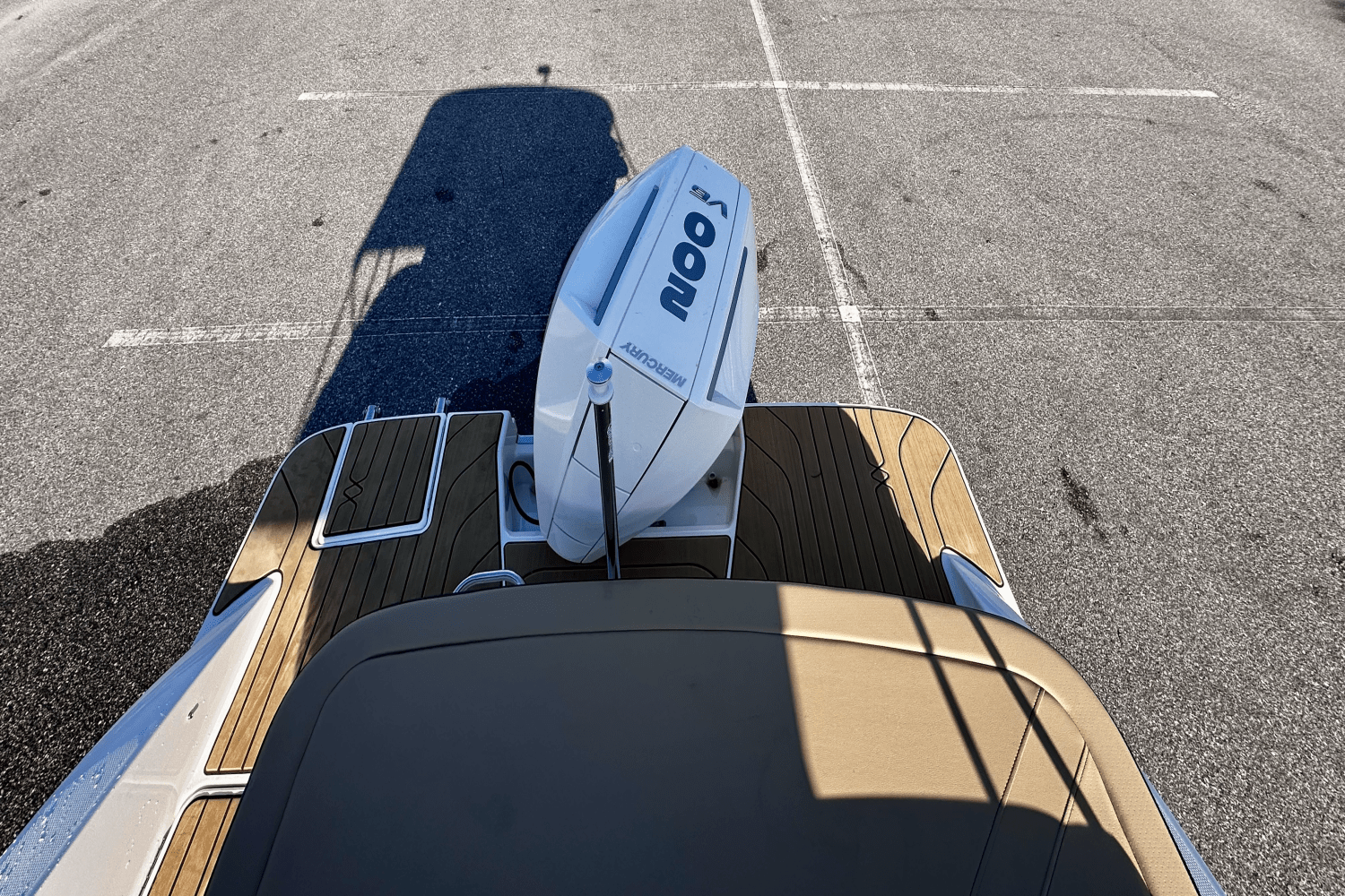 Slide: The Image of Sea Ray 210 SPX 2024 - 7