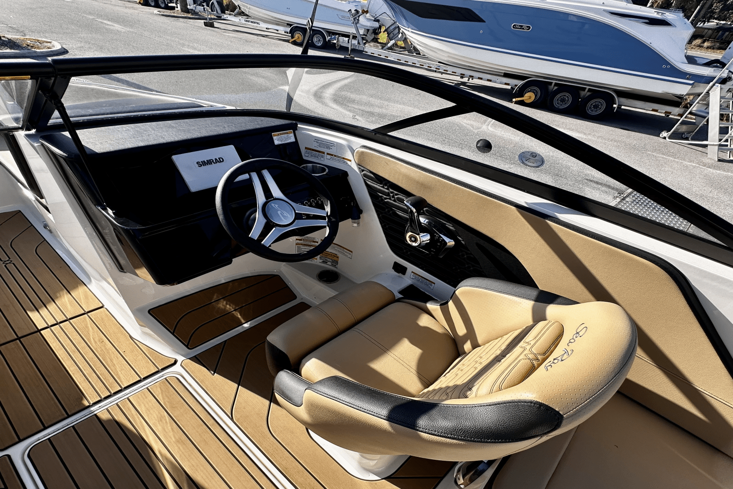 Slide: The Image of Sea Ray 210 SPX 2024 - 9