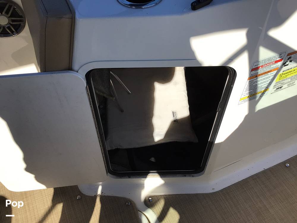 Slide: The Image of Sea Ray 210 SPX OB 2022 - 14830254