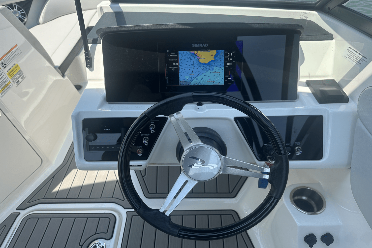 Slide: The Image of Sea Ray 210 SPX/OB 2023 - 11