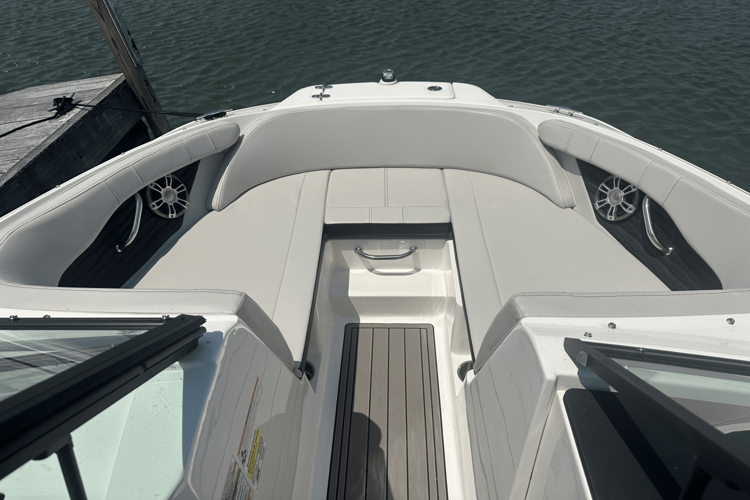 Slide: The Image of Sea Ray 210 SPX/OB 2023 - 12