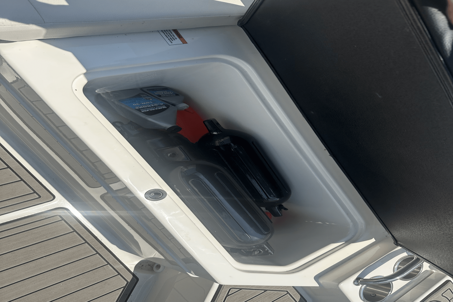 Slide: The Image of Sea Ray 210 SPX/OB 2023 - 2