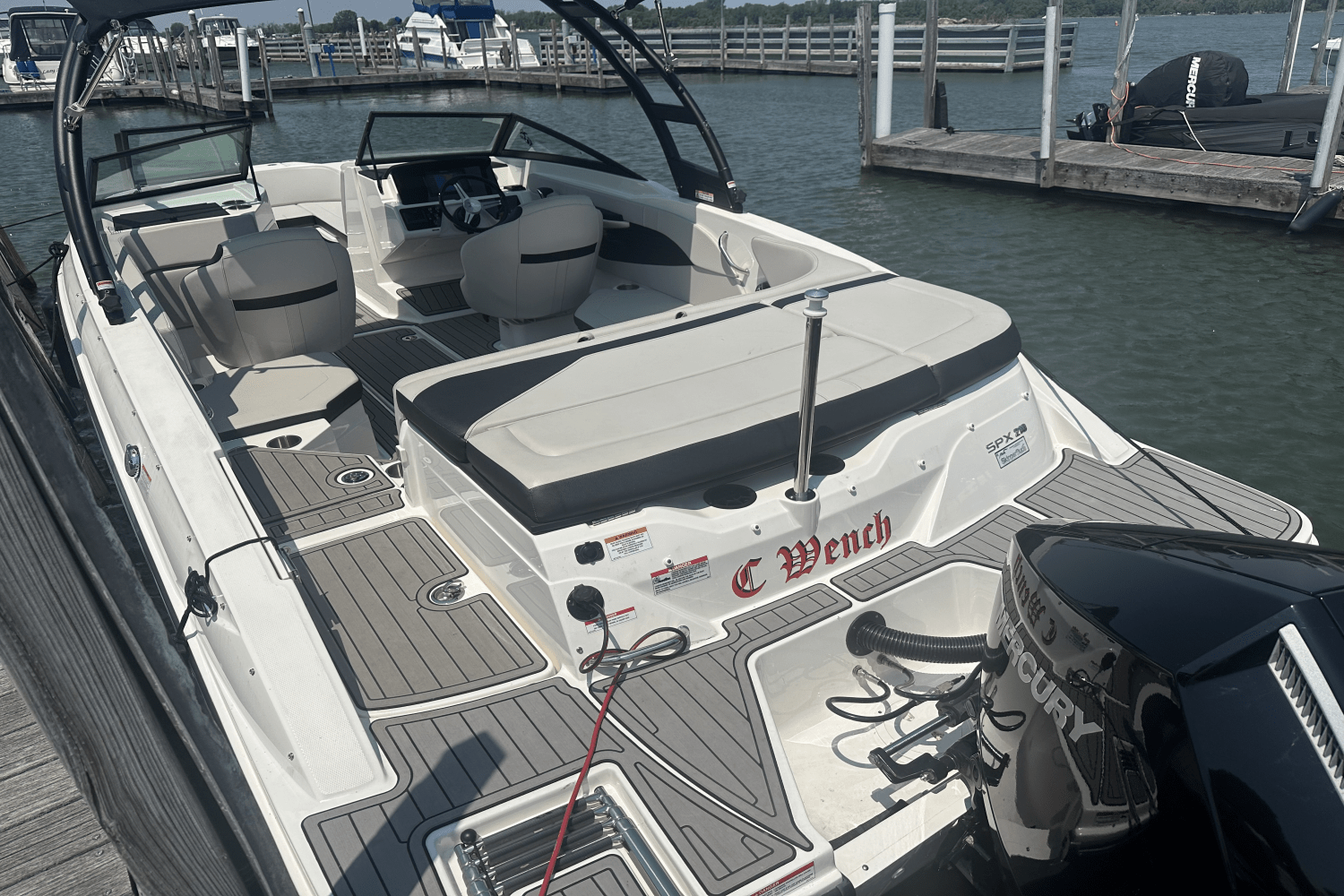 Slide: The Image of Sea Ray 210 SPX/OB 2023 - 7