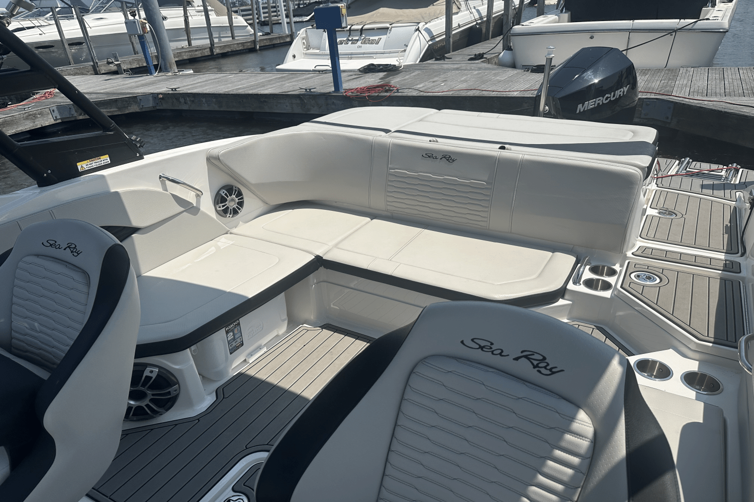 Slide: The Image of Sea Ray 210 SPX/OB 2023 - 9