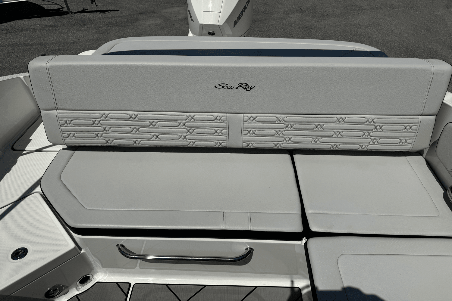 Slide: The Image of Sea Ray 210 SPX OB 2024 - 10