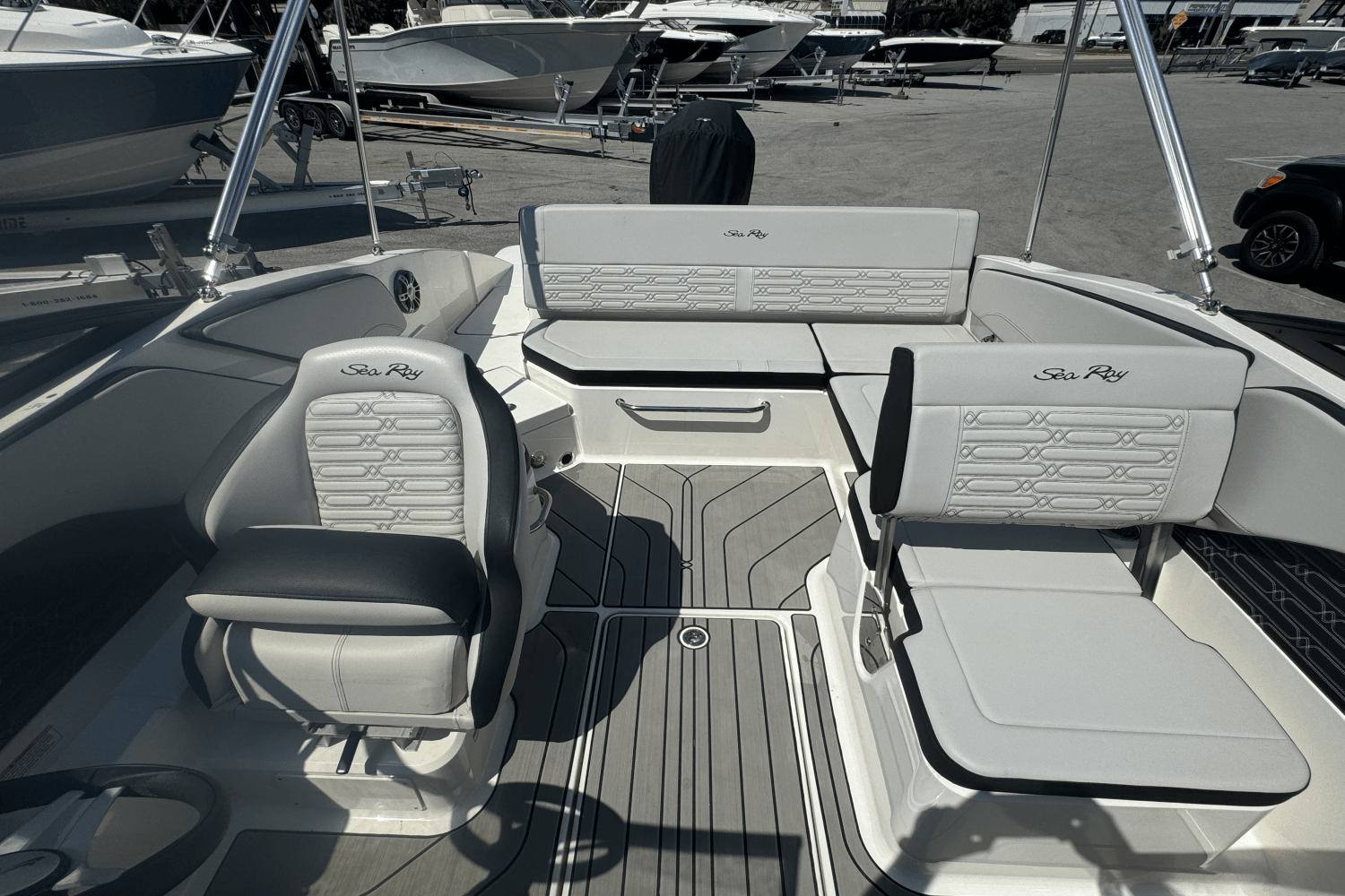 Slide: The Image of Sea Ray 210 SPX OB 2024 - 12