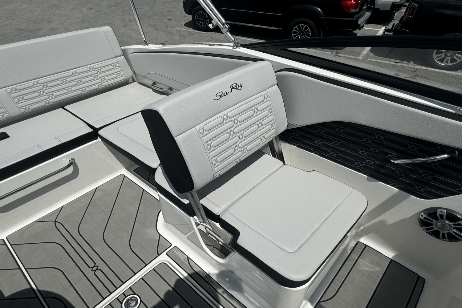 Slide: The Image of Sea Ray 210 SPX OB 2024 - 14