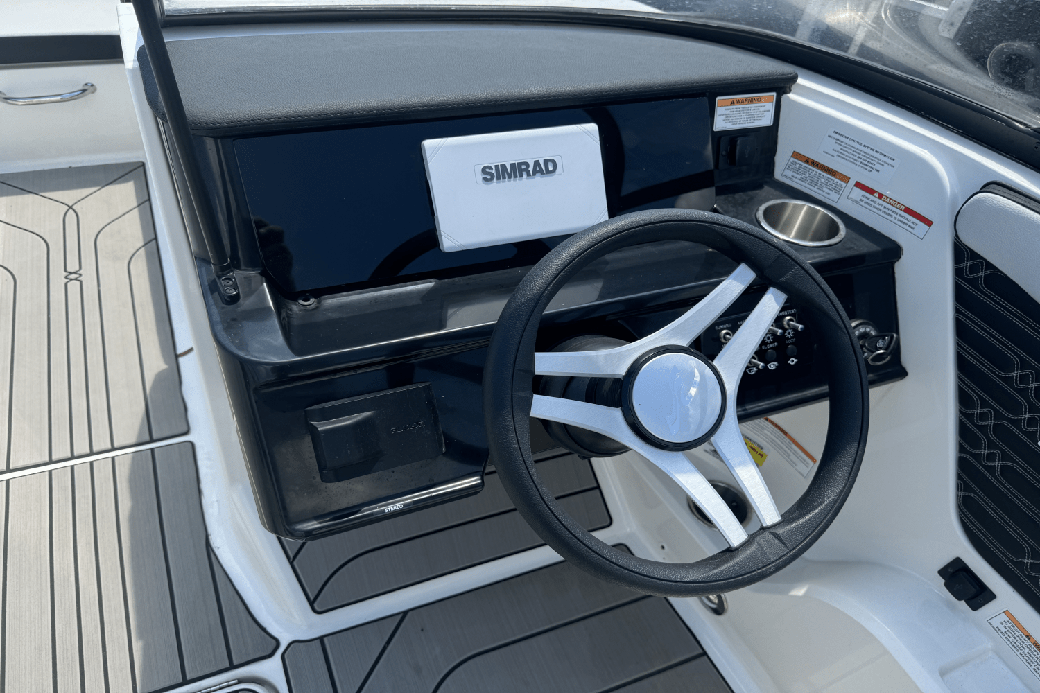 Slide: The Image of Sea Ray 210 SPX OB 2024 - 15