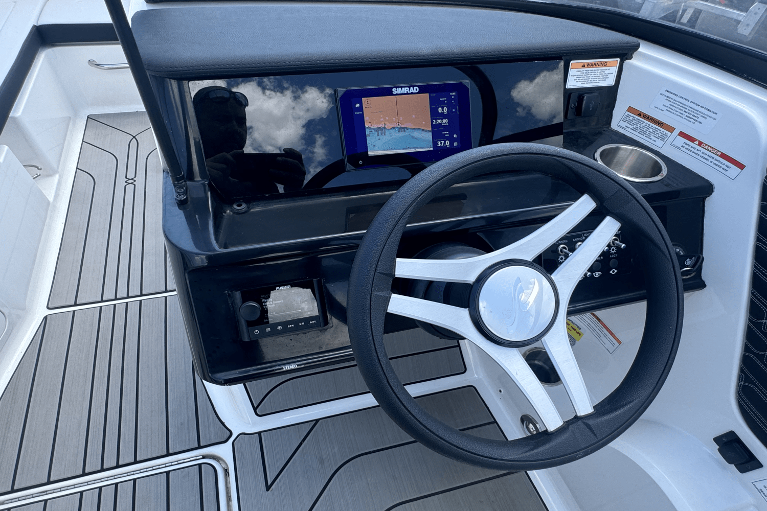 Slide: The Image of Sea Ray 210 SPX OB 2024 - 16