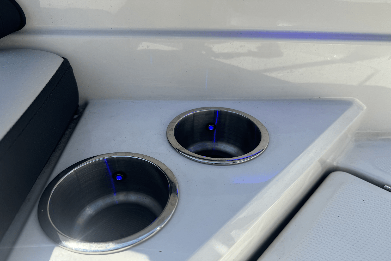 Slide: The Image of Sea Ray 210 SPX OB 2024 - 22