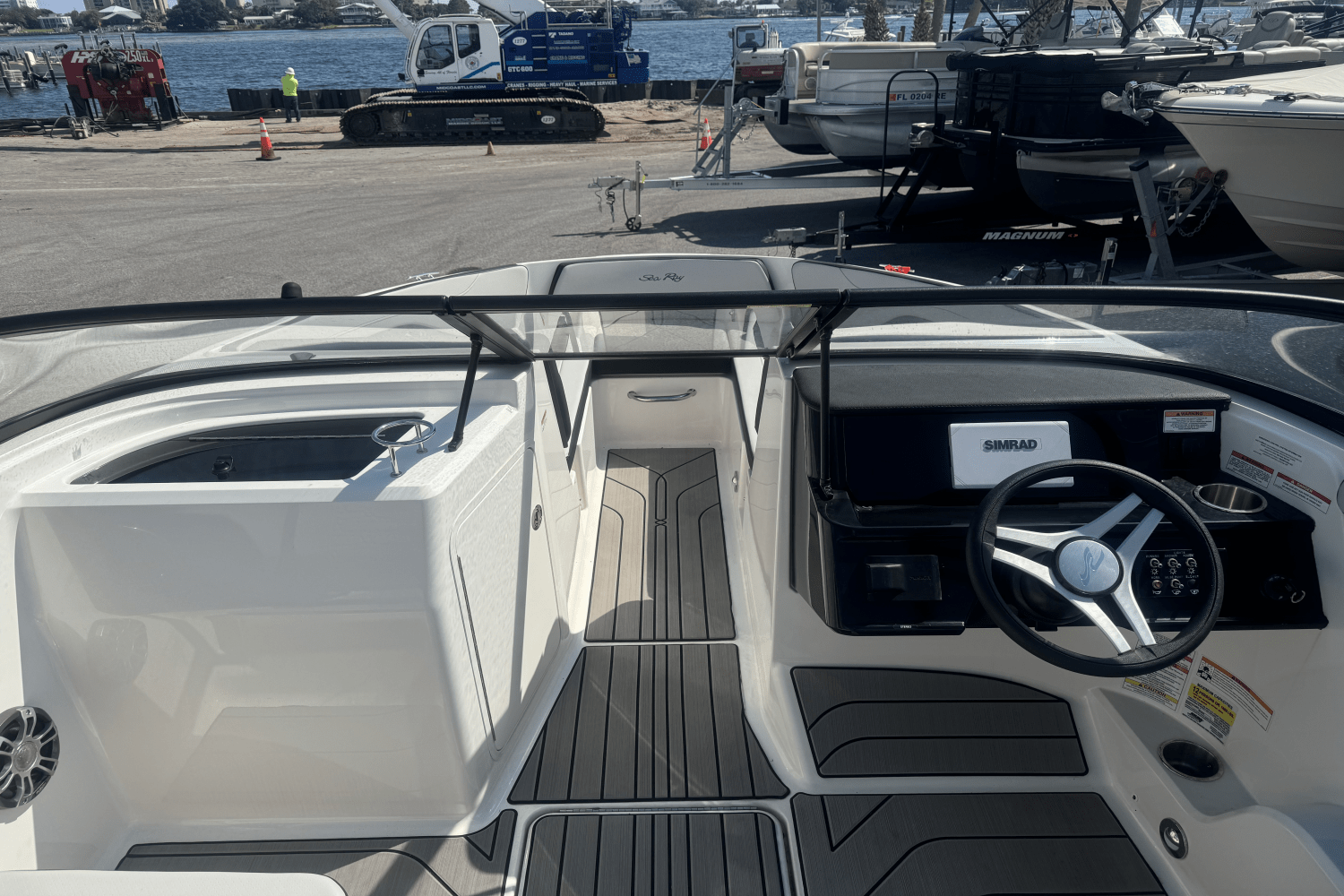 Slide: The Image of Sea Ray 210 SPX OB 2024 - 23