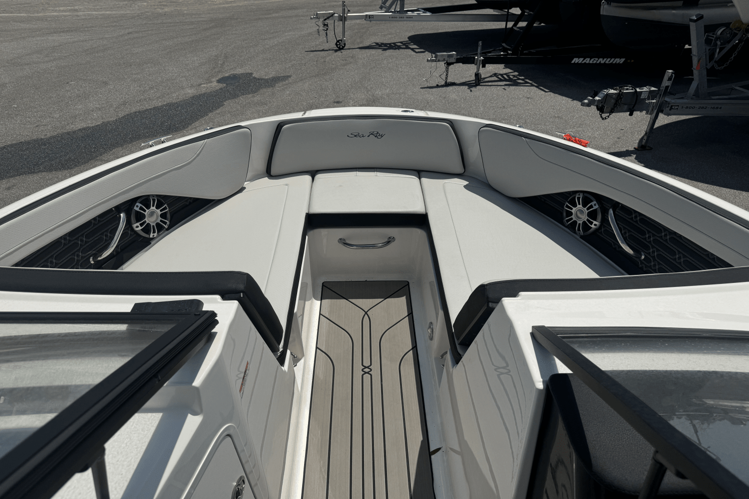 Slide: The Image of Sea Ray 210 SPX OB 2024 - 24