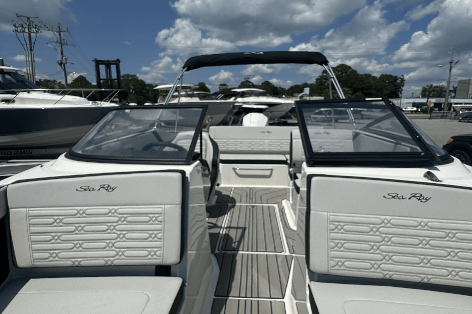 Slide: The Image of Sea Ray 210 SPX OB 2024 - 25