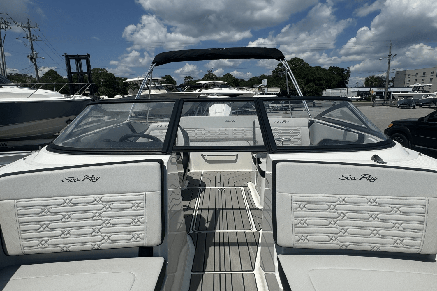 Slide: The Image of Sea Ray 210 SPX OB 2024 - 26